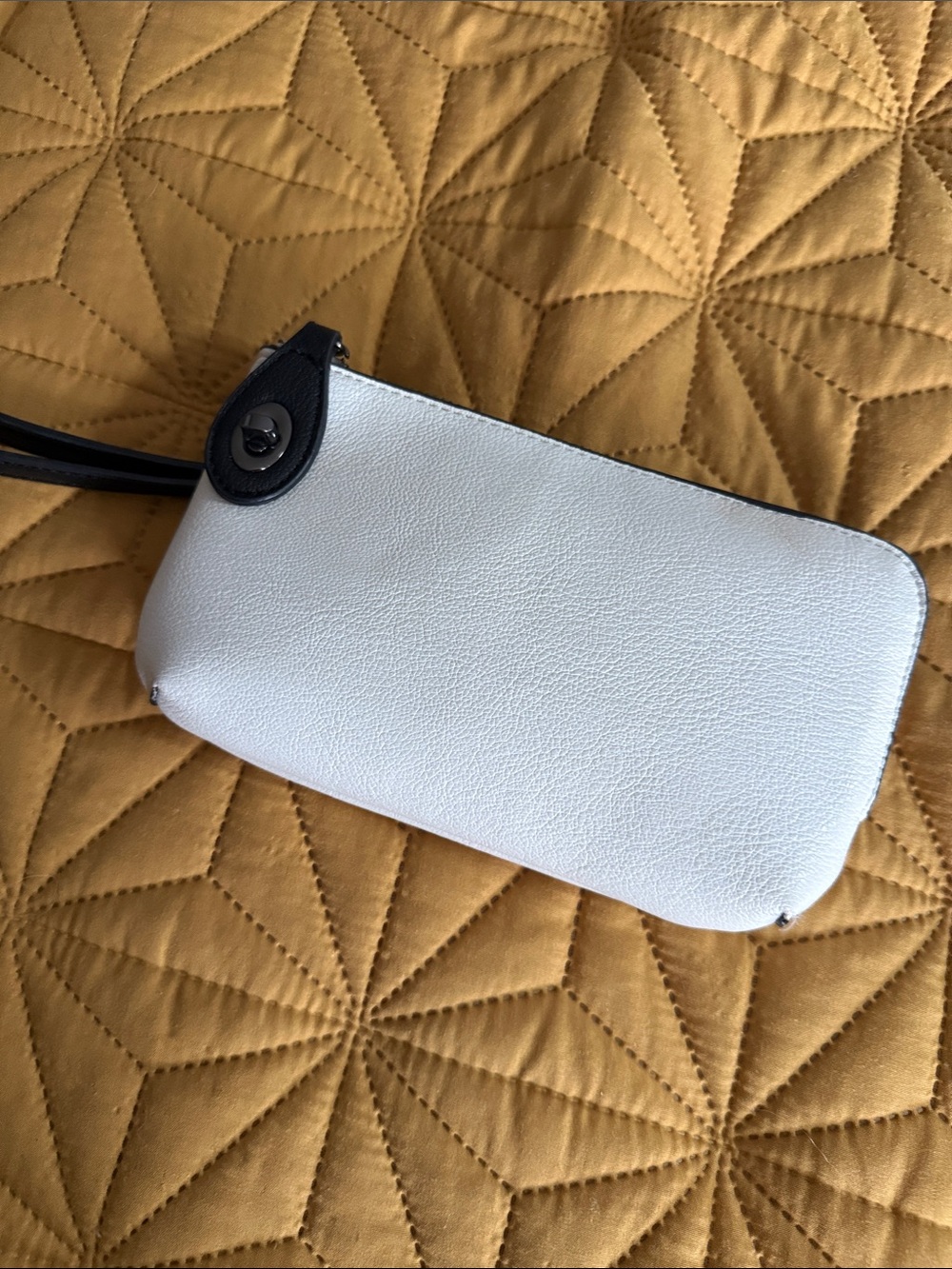 Jen & Co White Wristlet Clutch with Black Accent